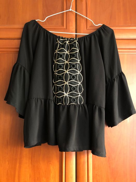 Чорна блузка з принтом