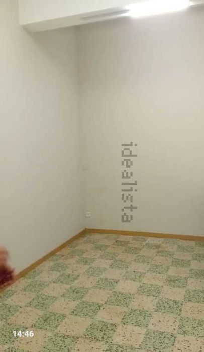 Aluga-se loja na Baixa da Banheira, junto à Cabeça do Padre