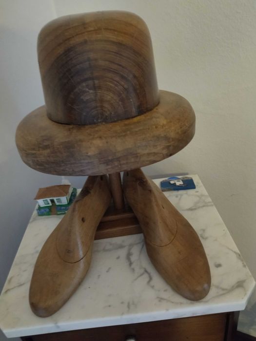 Molde sapatos antigos em madeira.