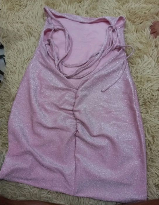 Cudowna błyszcząca sukienka jasno różowa. Impreza, sylwester