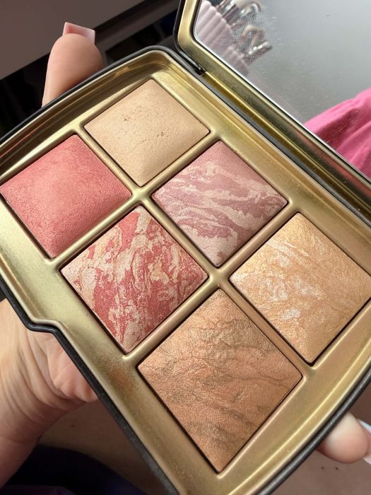 Paletka kon i roz hourglass