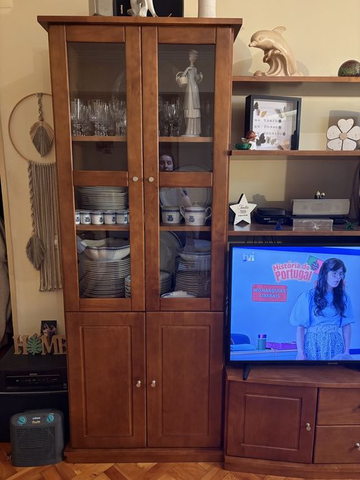 Movel de sala, 5 estrelas, madeira maciça, com muita arrumaçao