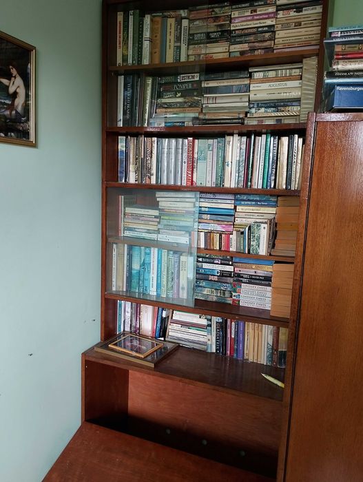 Komoda, biblioteczka PRL z szyba i półkami