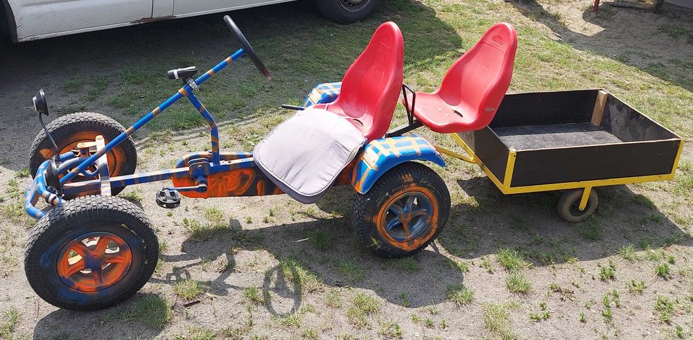 Gokard na pedały. Berg 2 osobowy plus przyczepka.