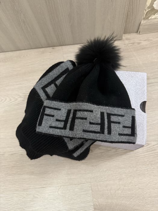 Комплект шапка і шарф Fendi