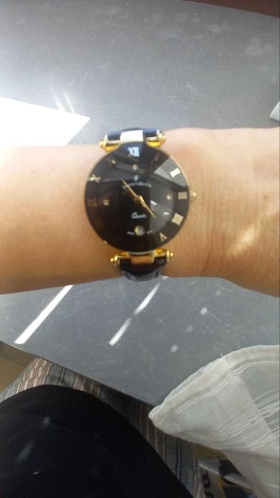 Годинник наручний жіночій. Швейцарія