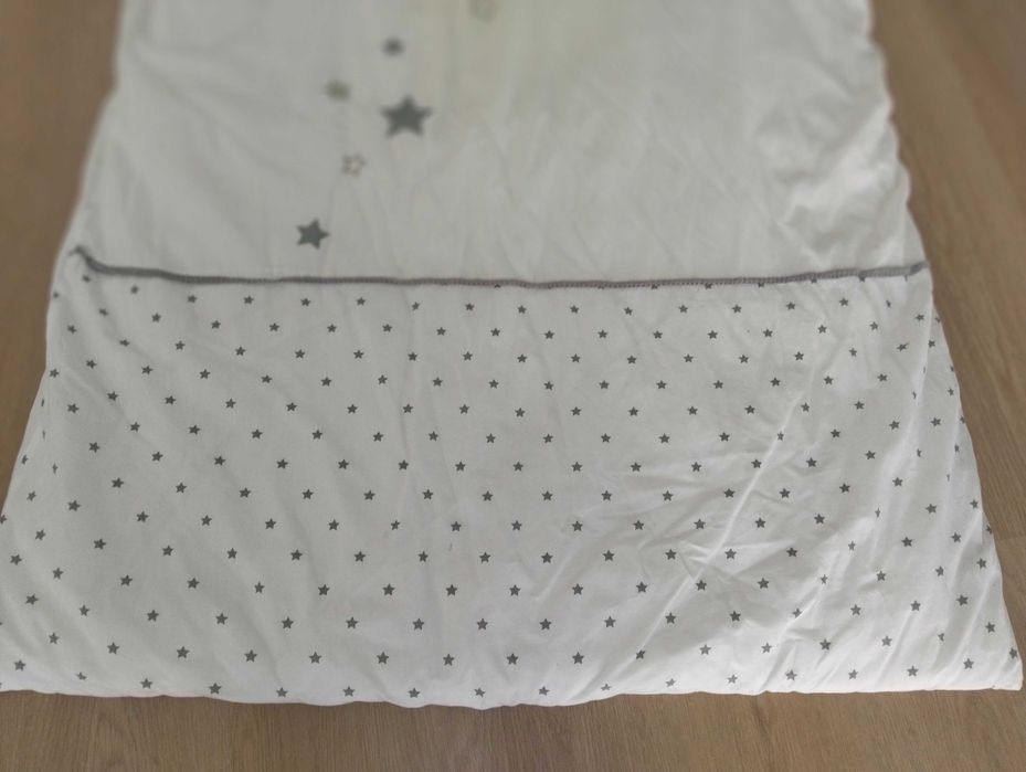 Capa cama bebé e almofadas