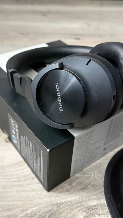 Bezprzewodowe słuchawki Technics EAH-A800 z redukcją szumów nowe