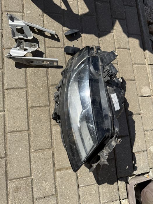 Sorzedam lampe prawa i czesci do Audi A4B8