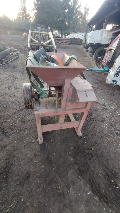 Śrutownik możliwość dowozu 
Wszystko sprawne.
Silnik 5,5 kw
67-320 gmina Małomice 
Możliwość transportu.
Dzwoń 788cic369cic579