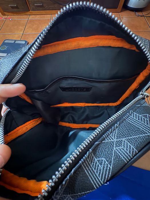 Bolsa lacoste usada em bom estado