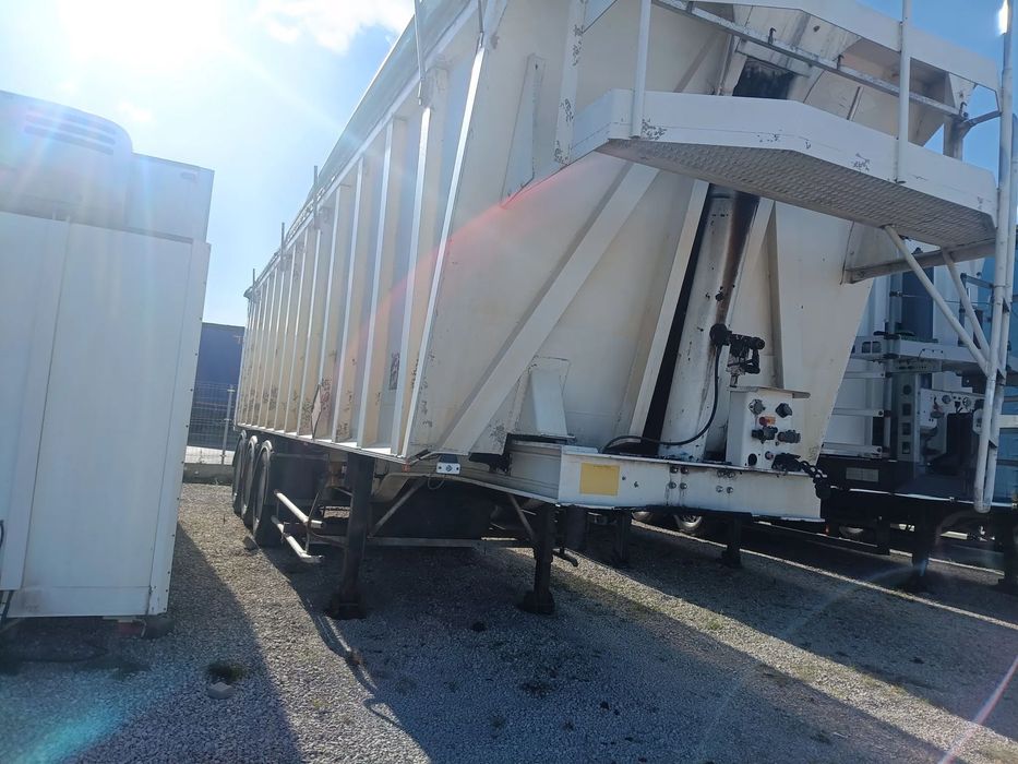 Benalu Wywrotka 45m/ 50m, Pierwsza unoszona, Klapo drzwi, 5600 kg, Sprowadzona