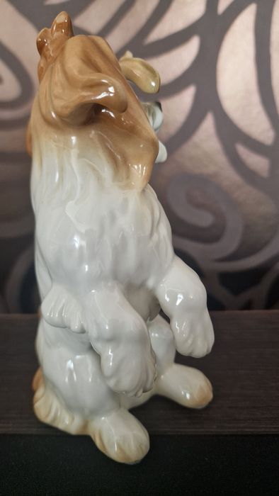 Karl Ens figurka z porcelany pies