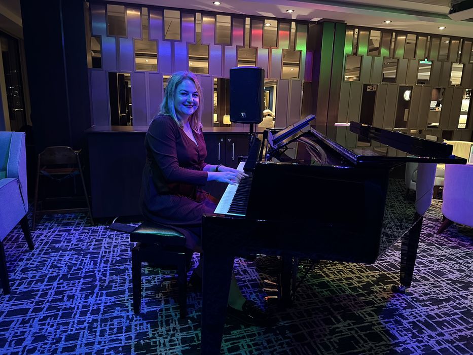 Музикант , Піаніст , Джаз , Вокаліст