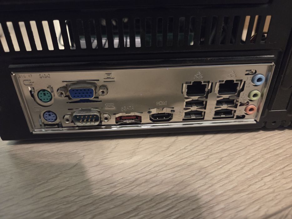 Komputer mini-itx GA-C1037UN 8GB RAM, obudowa, dual LAN