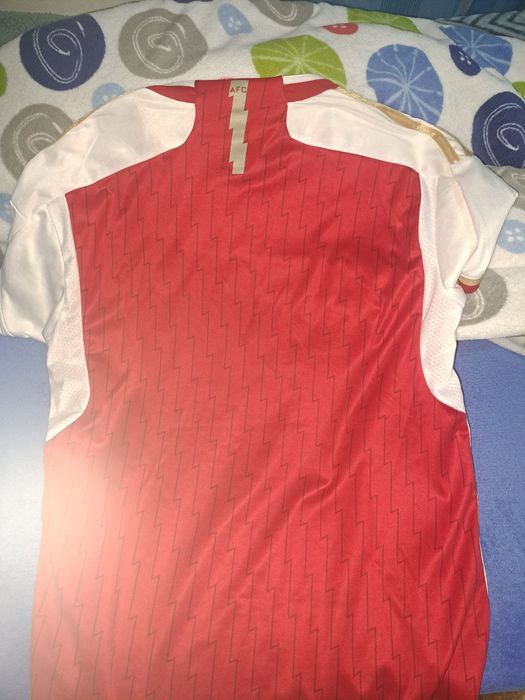 Camisola Arsenal Adidas – Tamanho L (Em ótimo estado)
Descrição: