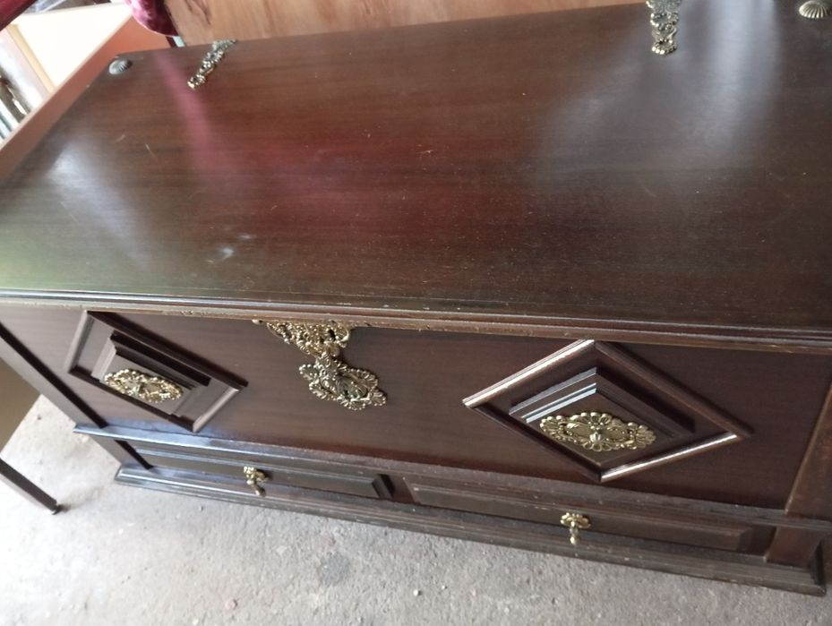 Arca em mogno - bom estado