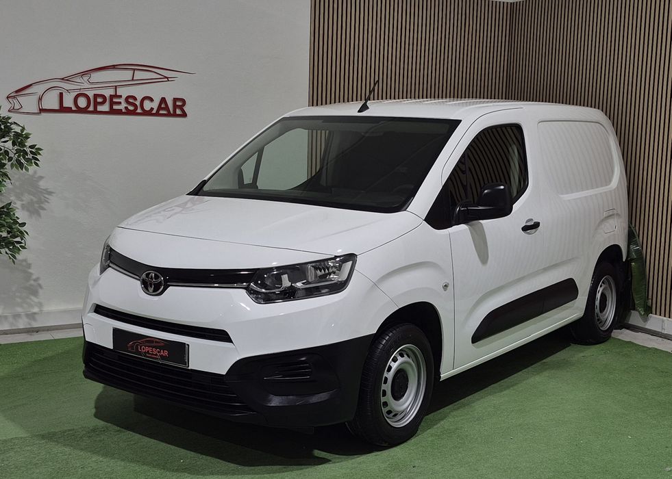 Toyota Proace 1.5D - 2022 - 3 LUG | GARANTIA | NACIONAL