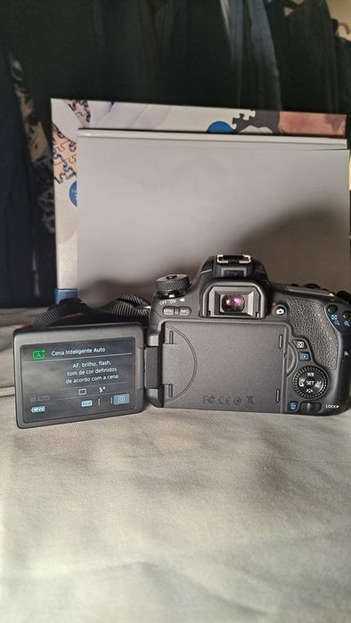 CANON EOS 760D +  CANON EFS 18-135mm 3.5-5.