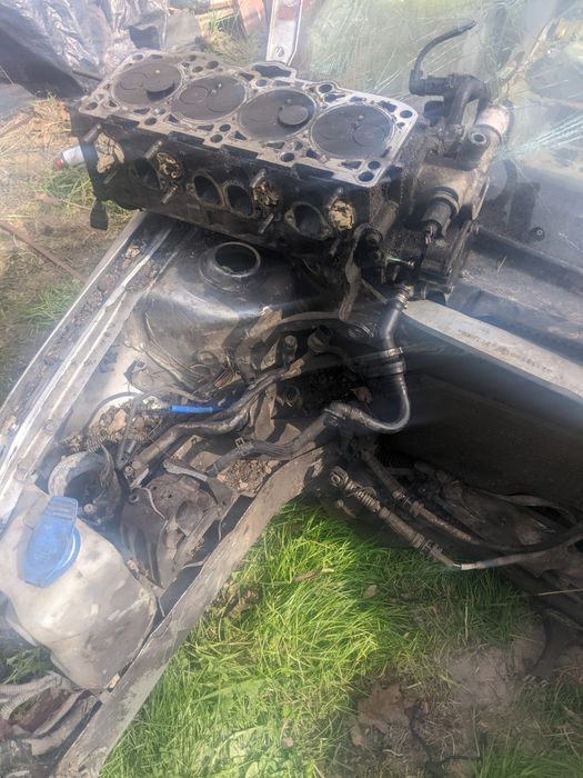 Продам голову з двигунз гольфа 4  диз 19 розібраний