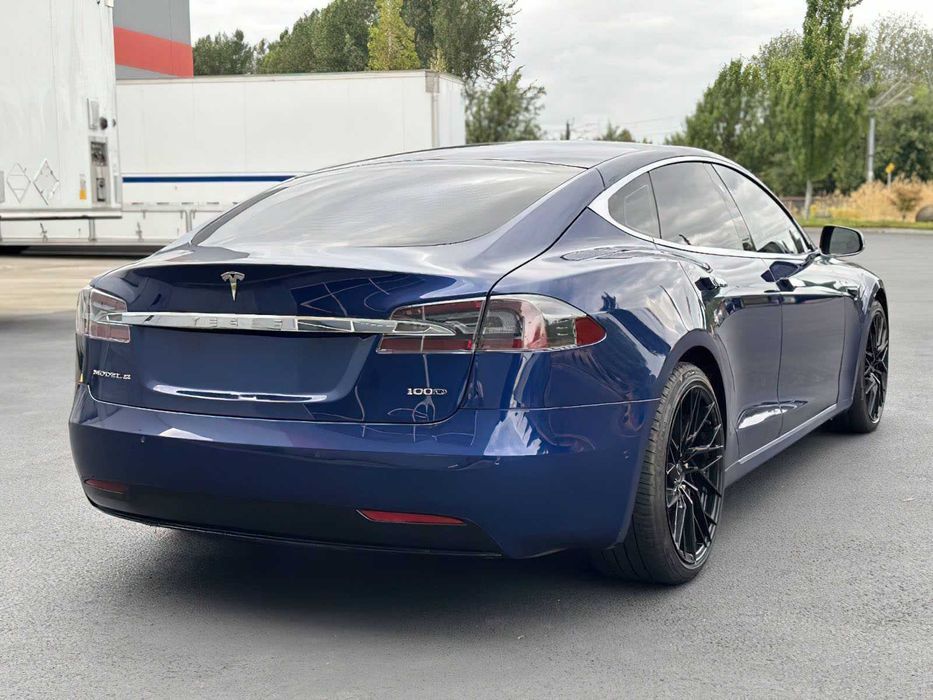 Tesla Model S P100D      2017