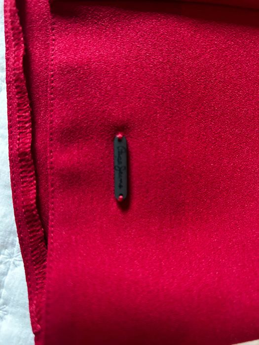 Vestido Vermelho Cereja Pepe Jeans - Perfeito para Ocasiões Especiais