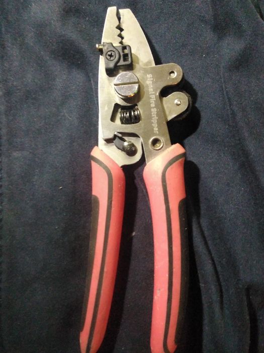 Alicate descarnador fibra