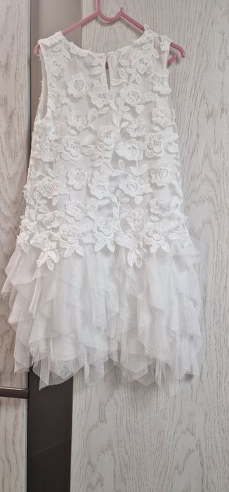 Piękna sukienka dziewczęca 152