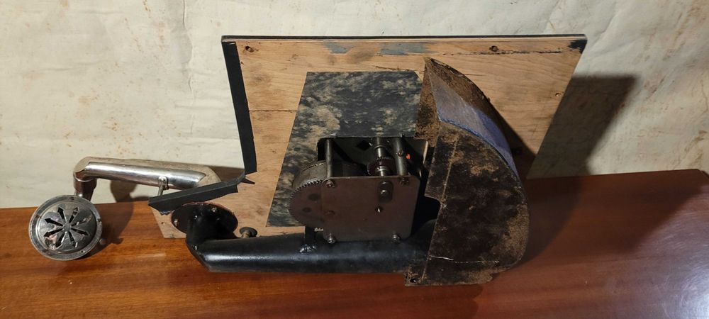 Mechaniczny gramofon na części