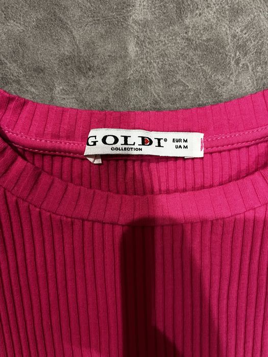 Топ з вирізом на тілі