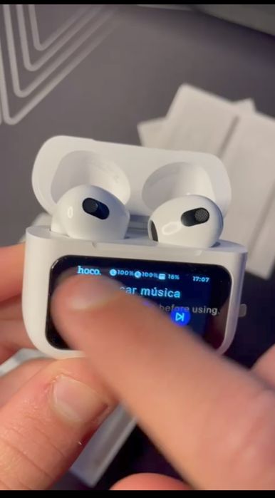 Fones de ouvidos com tela