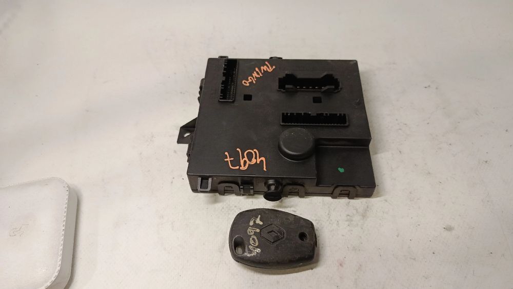 Centralina motor / ECU RENAULT Twingo II (CN0_)