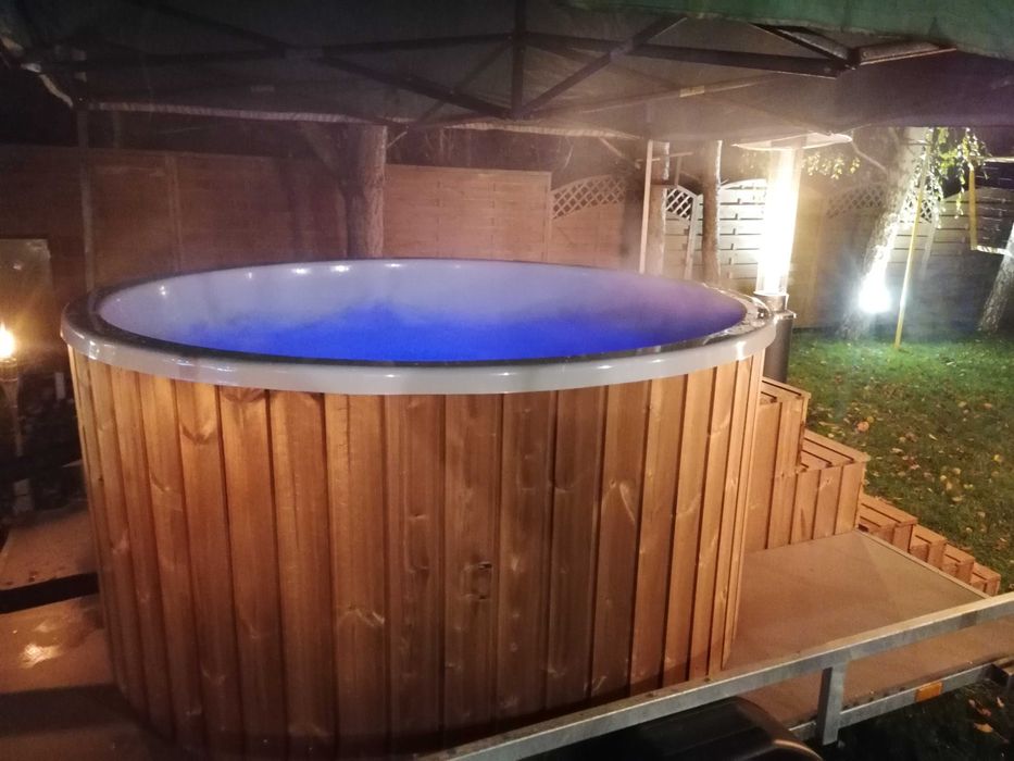 Mobilne jacuzzi gorąca  bania balia ogrodowa podświetlenie LED wynajem