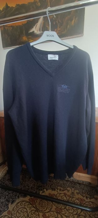 Sweter wełniany .
