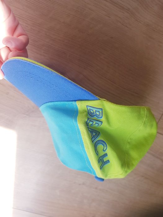 Bawełniana czapka chłopięca z daszkiem marki Sinsay