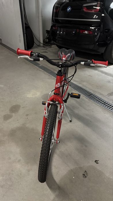 Bicicleta 20 polegadas cor vermelha como nova