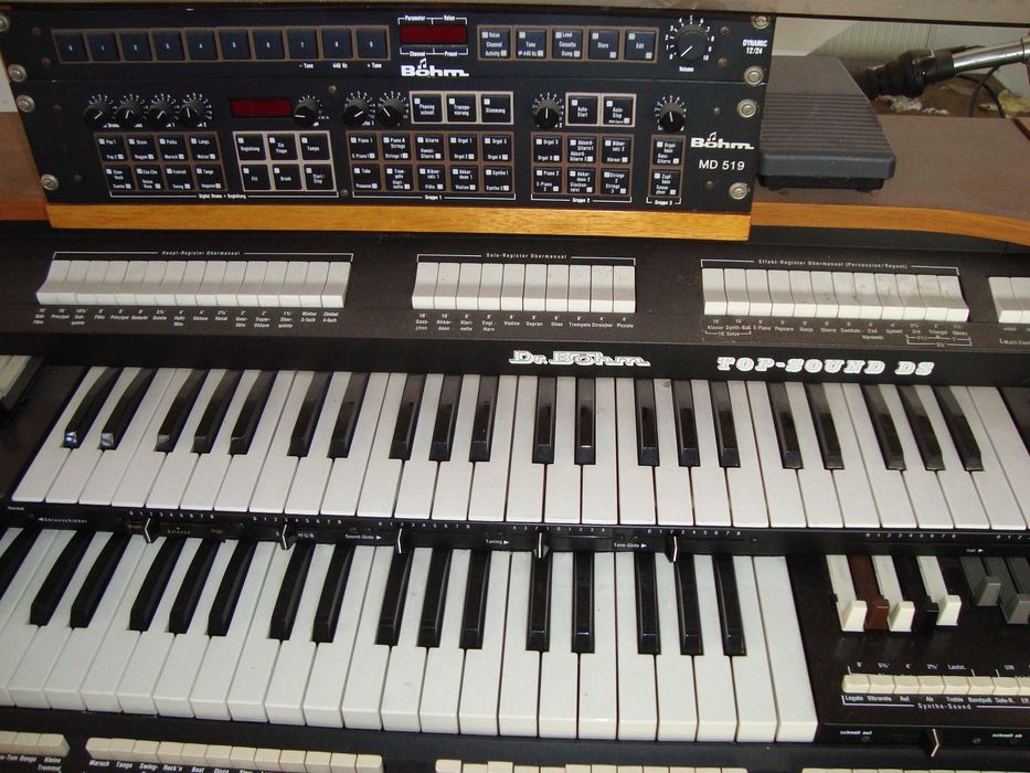 Organy Bohm z automatem perkusyjnym