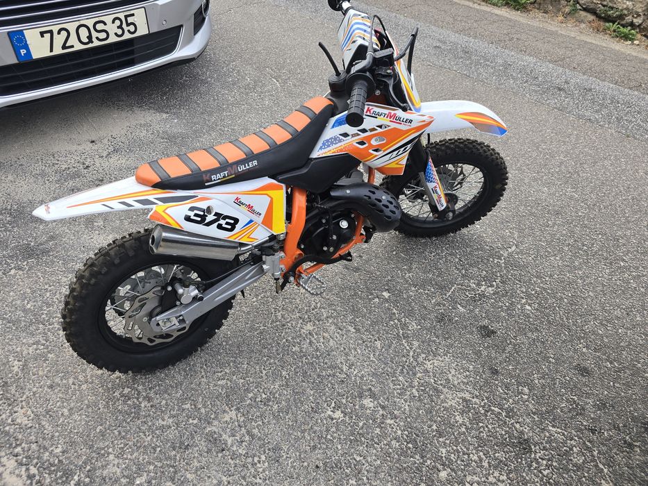Mini mota 50cc 2 tempos suspensao invertida travoes disco frente e atras
