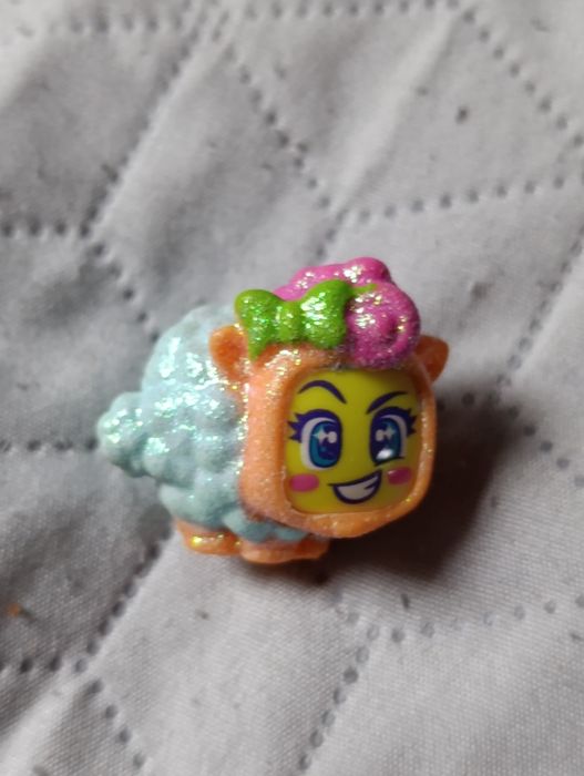 Brokatowe figurki Moji pops  i chatka