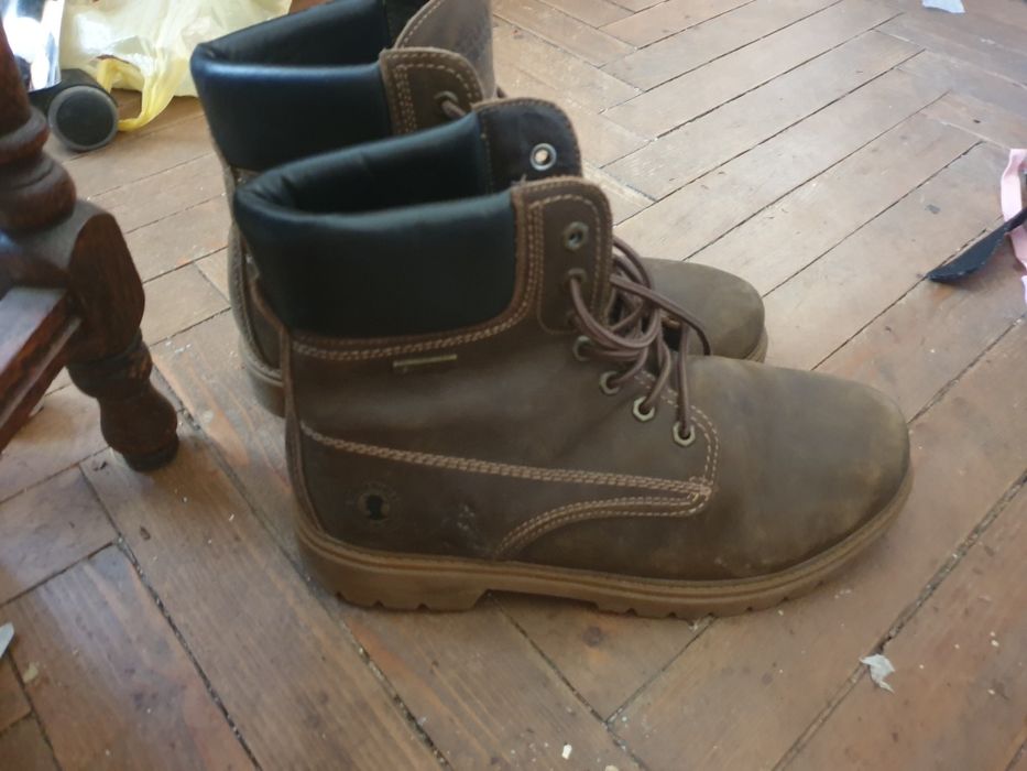 Взуття берци фірмені.