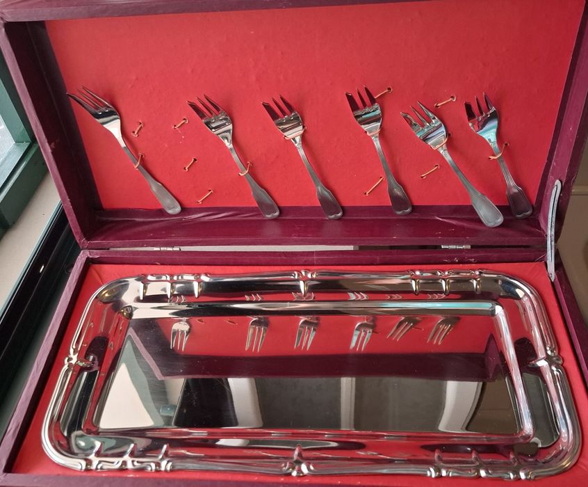 Travessa em prata com 6 garfos