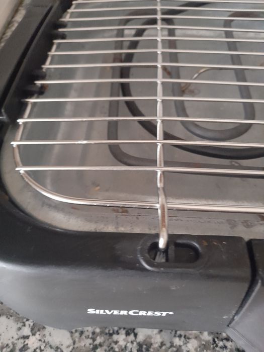 Grelhador com resistência eléctrica