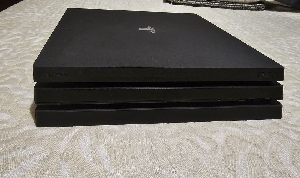 PS4 Pro 1TB + Comando Original + RDR2