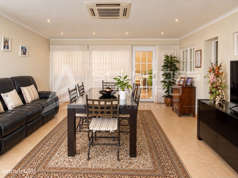 Moradia T4+1 | Piscina Coberta | Ginásio | Dois Lotes Urbanos | Cen...