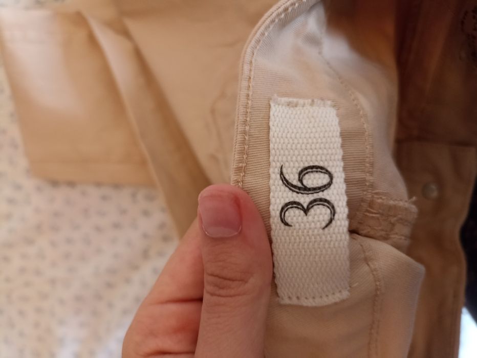 Calças skinny beges da Zara