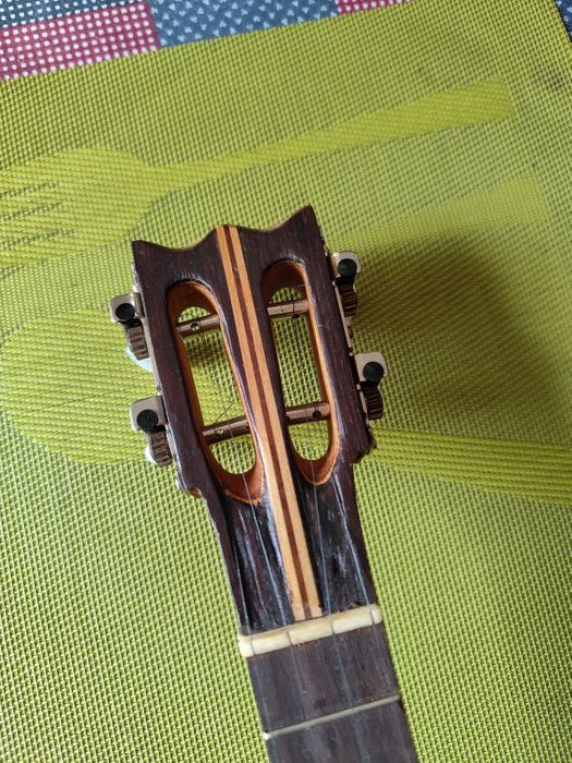Cavaquinho NOVO, moderno, muito bonito