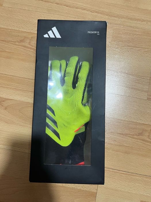 Luvas de guarda redes Adidas Predator Pro tamanho 7.5 com caixa.