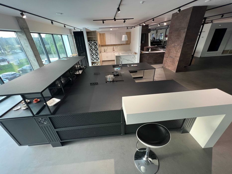 Meble kuchenne -wyspa ,blat HPL , okucia Blum nowe sprzedam.