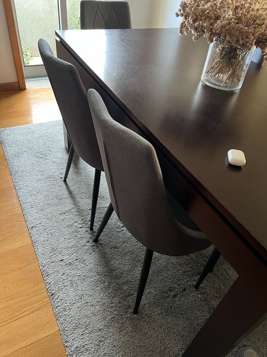 Vendo aparador e mesa de jantar