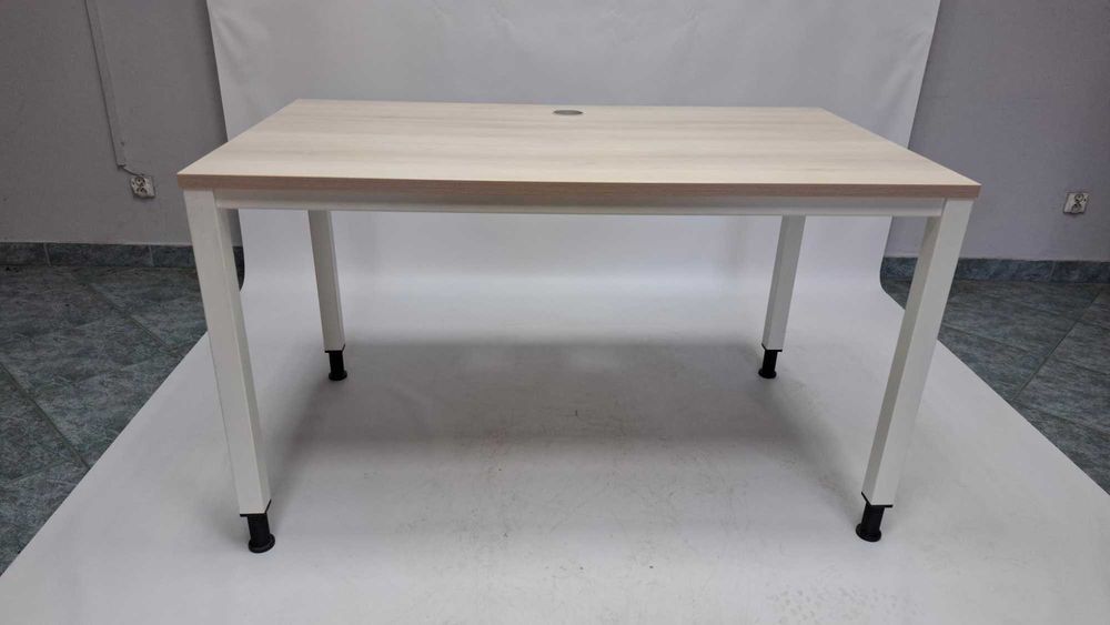 Biurko proste Balma 140 x 80 orzech rockford biała rama - duża ilość